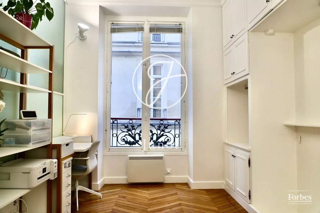 Apartment in Saint Thomas d'Aquin, Paris 7e Arrondissement, Paris 1 - 17721079