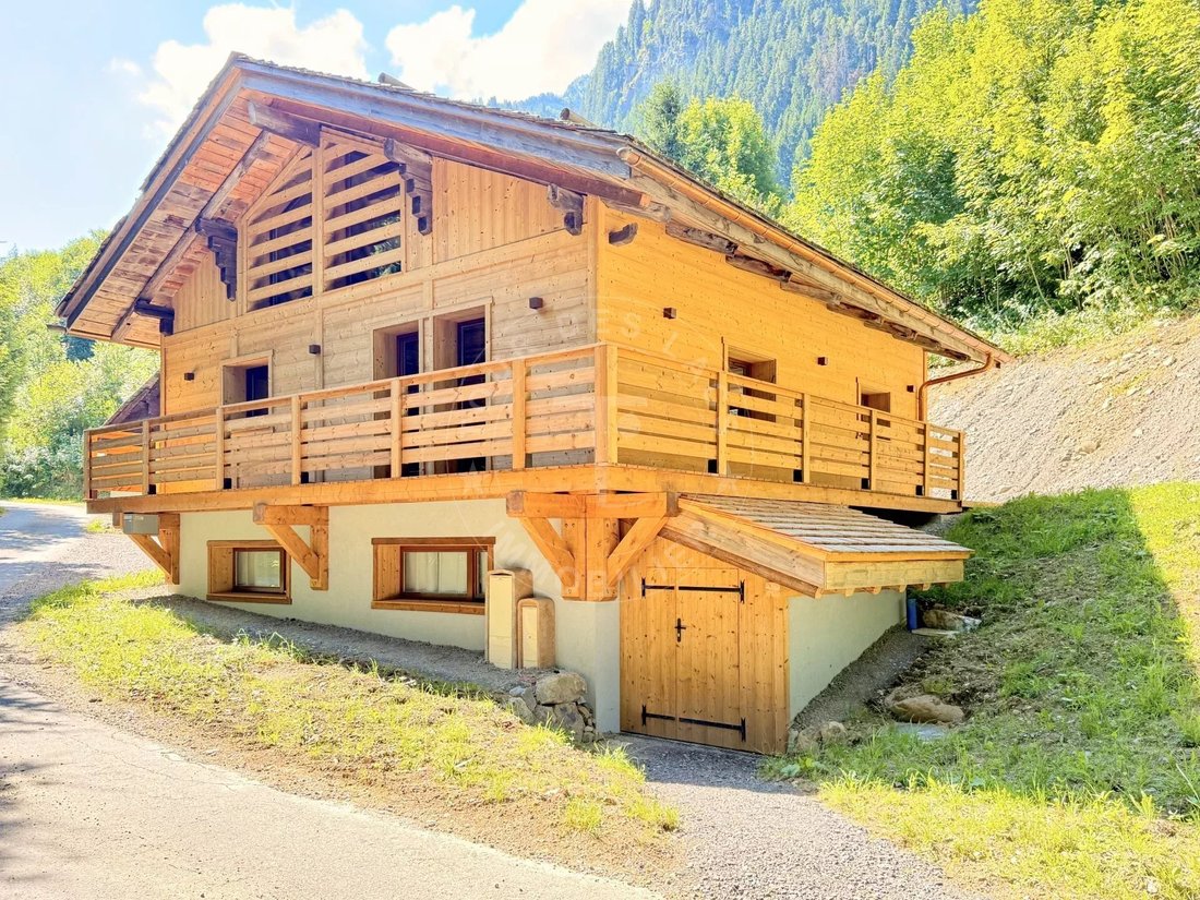 Chalet in La Clusaz, Auvergne-Rhône-Alpes, France 3 - 17733464