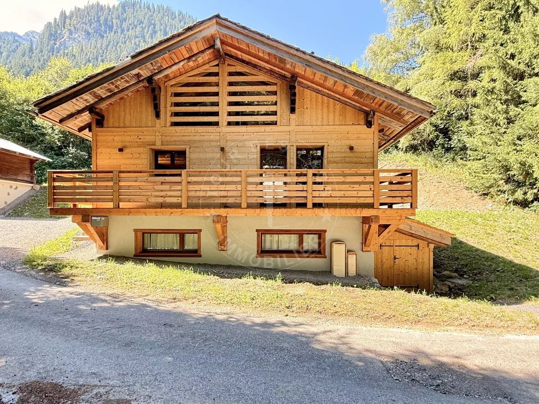 Chalet in La Clusaz, Auvergne-Rhône-Alpes, France 1 - 17733464