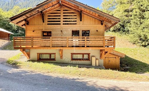 Chalet in La Clusaz, Auvergne-Rhône-Alpes, France 1