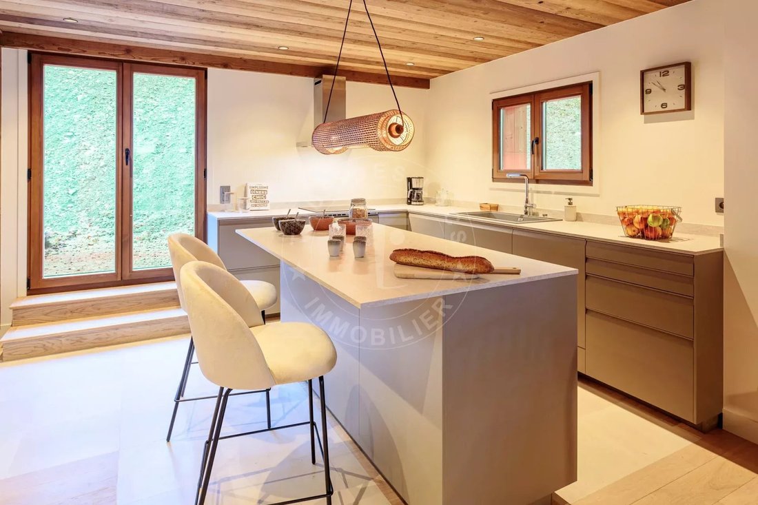 Chalet in La Clusaz, Auvergne-Rhône-Alpes, France 4 - 17733464