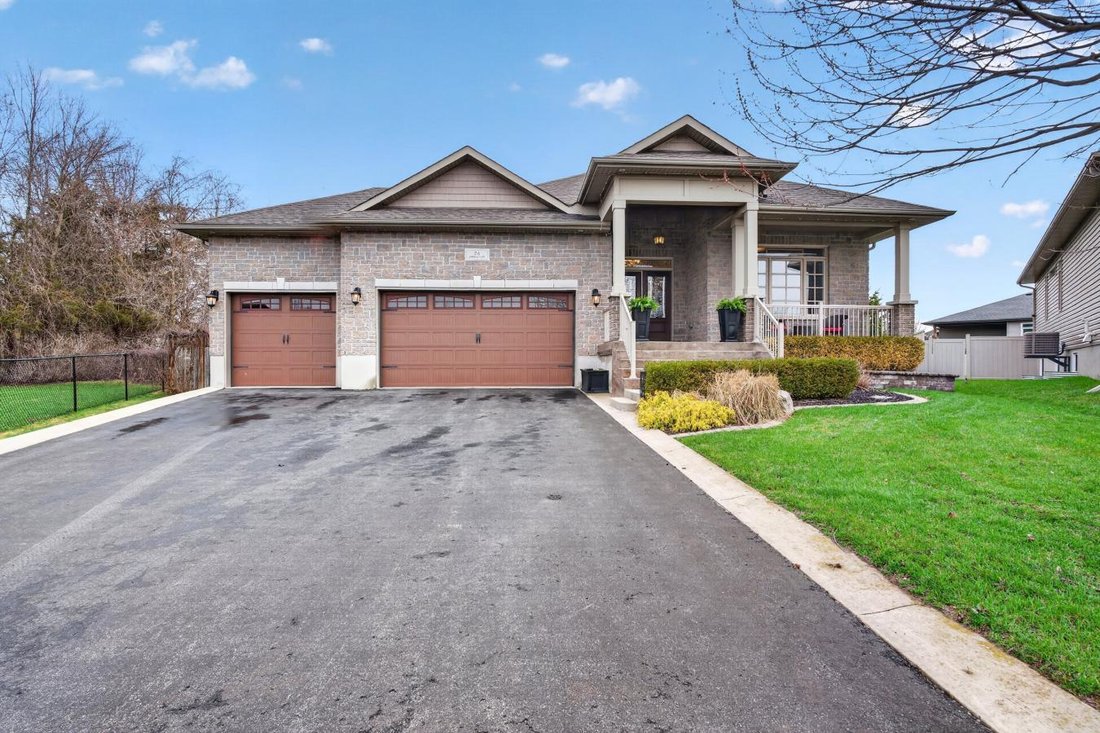 House in Bath, Ontario, Canada 2 - 17733491