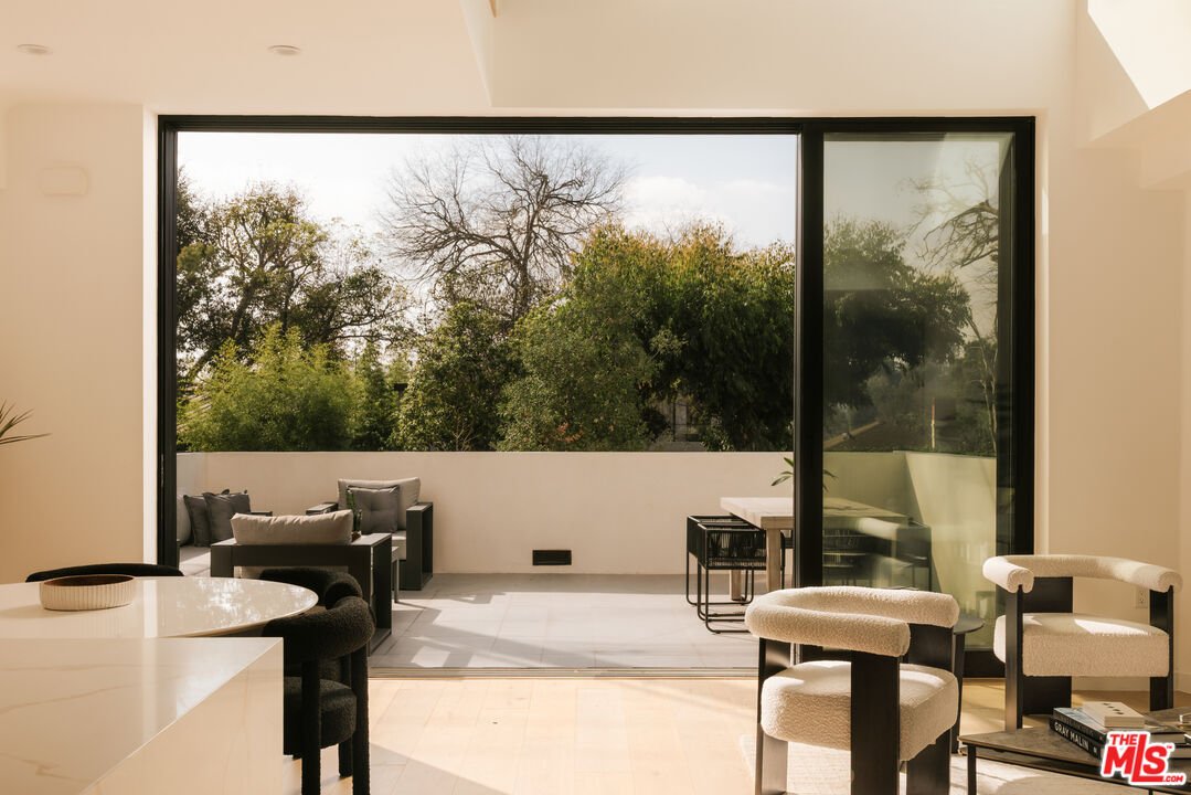 Condo in Los Angeles, California, United States 3 - 17733863