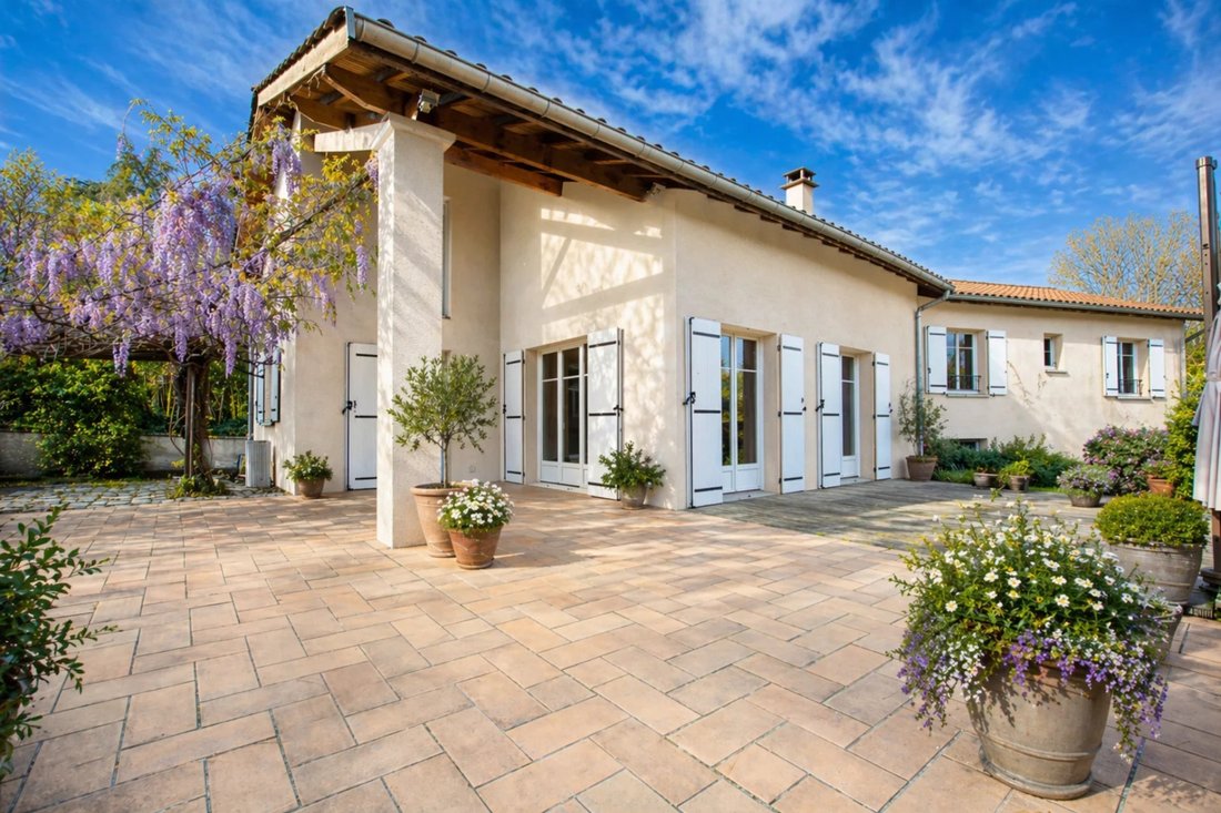 Estate in Est, Dardilly, France 2 - 16631588