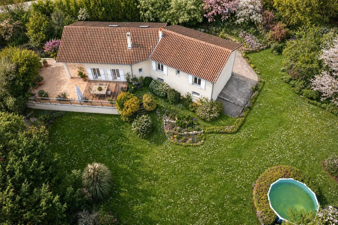 Estate in Est, Dardilly, France 3 - 16631588