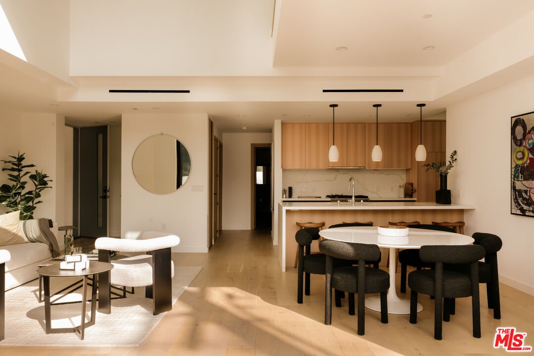 Condo in Los Angeles, California, United States 2 - 17733863