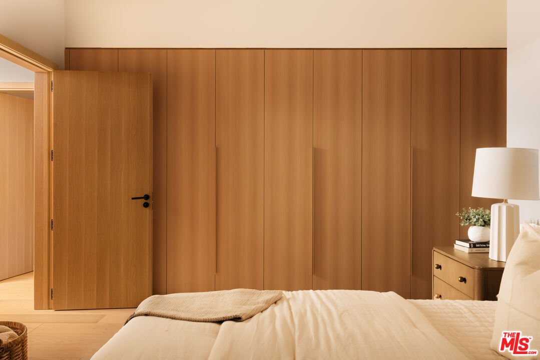 Condo in Los Angeles, California, United States 5 - 17733863
