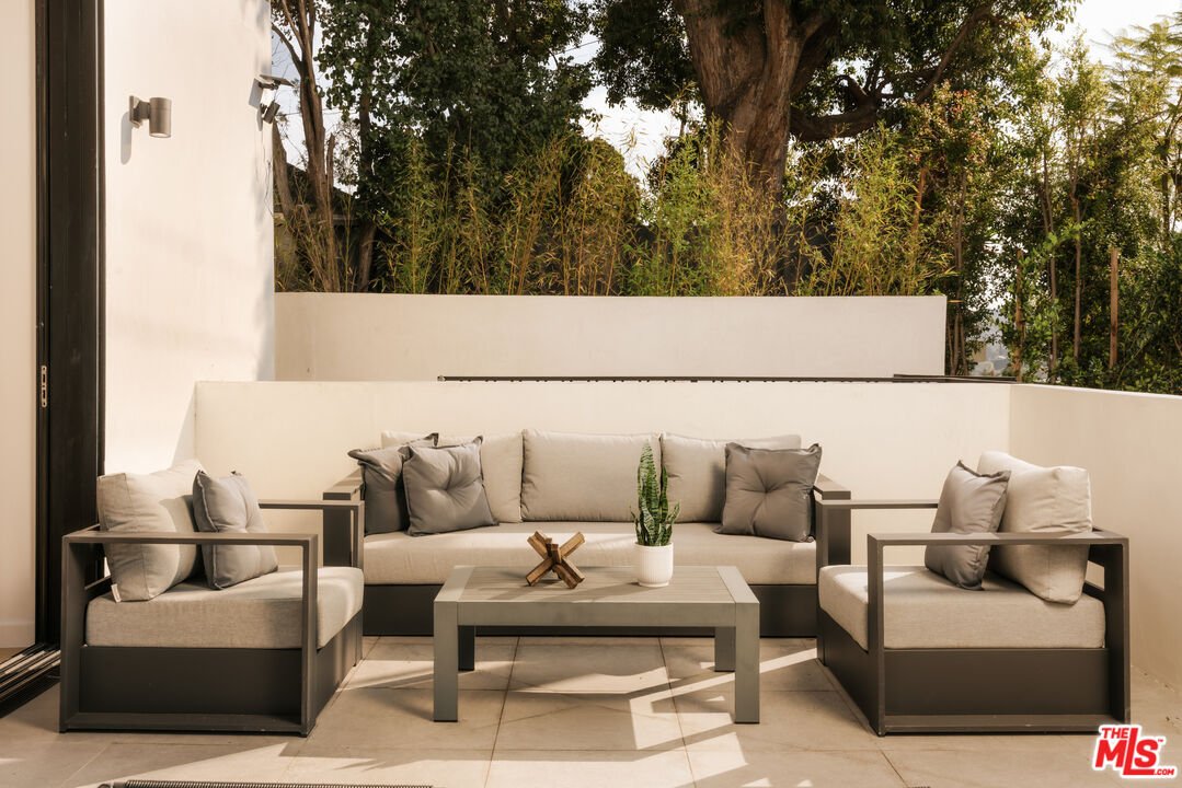 Condo in Los Angeles, California, United States 5 - 17733864