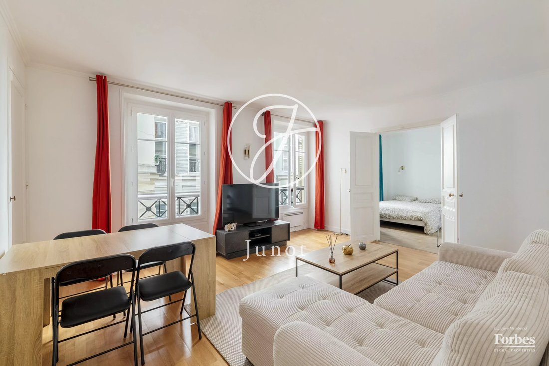 Apartment in Clichy-Trinité, Paris 9e Arrondissement, Paris 4 - 17671481
