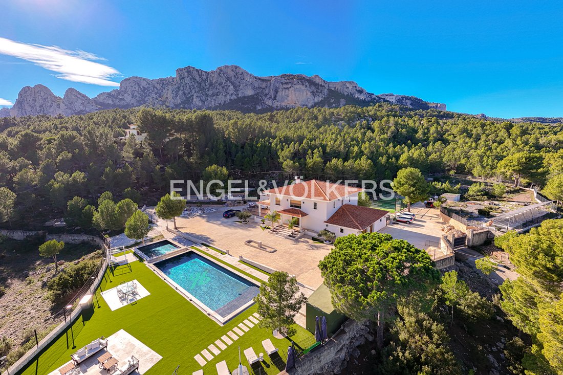 Villa in el Castell de Guadalest, Valencian Community, Spain 1 - 15036253