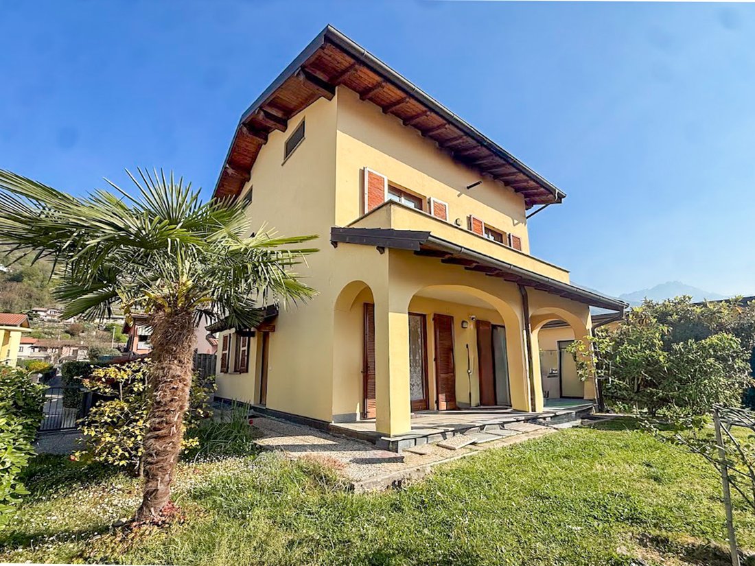 Villa in Porlezza, Lombardy, Italy 1 - 17734291