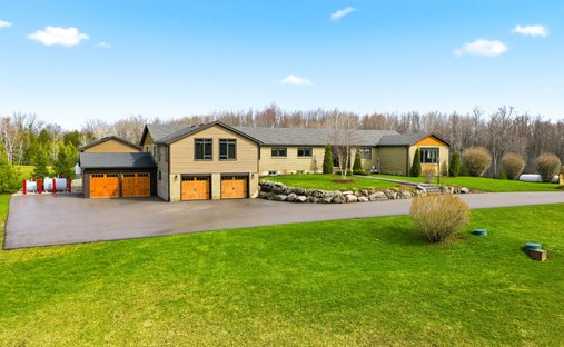 House in Hamilton, Ontario, Canada 1
