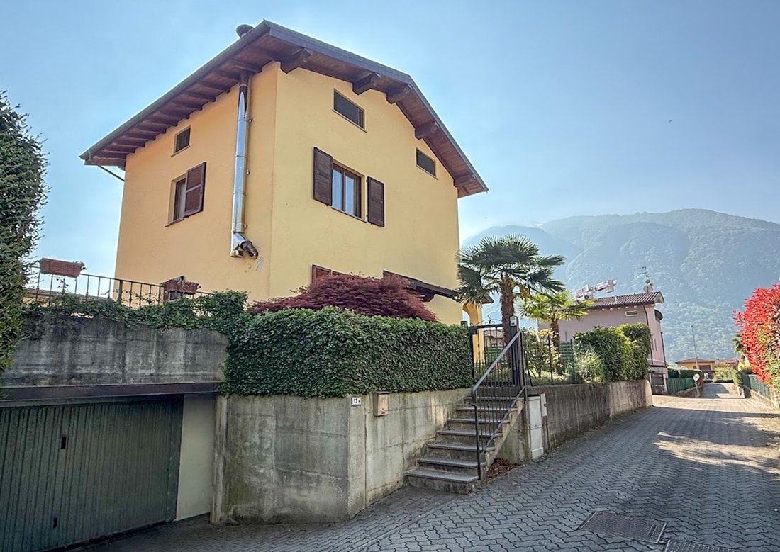 Villa in Porlezza, Lombardy, Italy 2 - 17734291