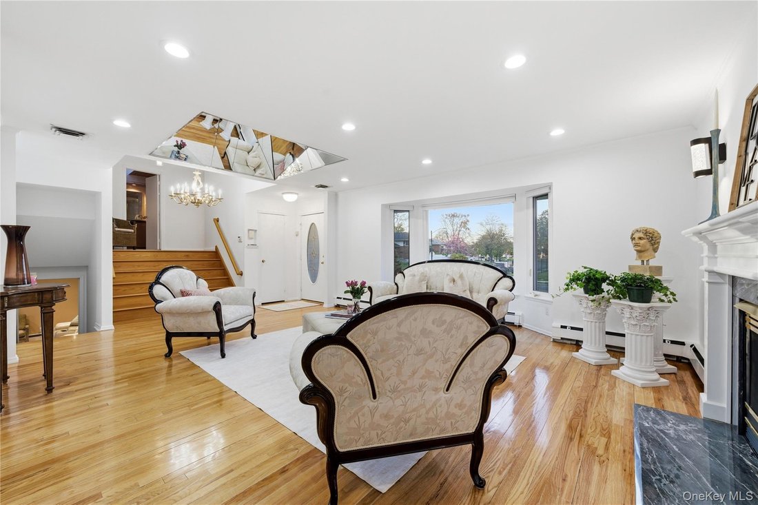 House in Woodbury, New York, United States 4 - 17734926