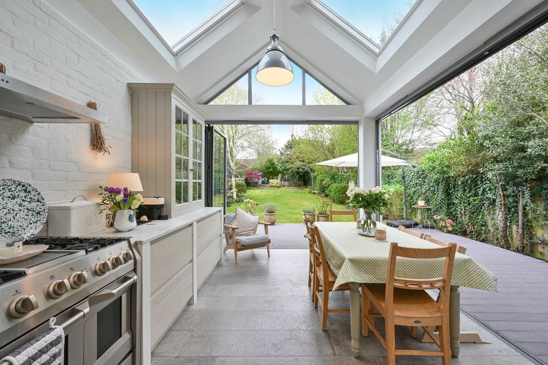 House in Epsom, England, United Kingdom 2 - 17734530