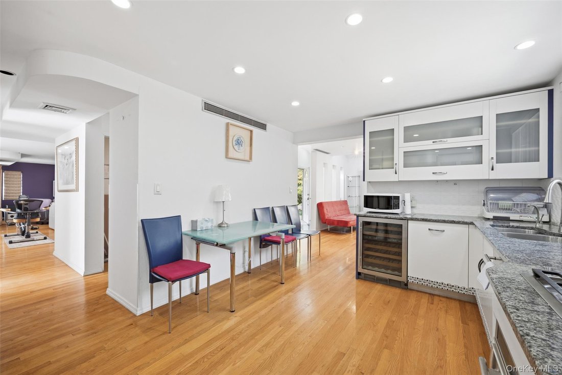 House in Great Neck, New York, United States 4 - 17501636