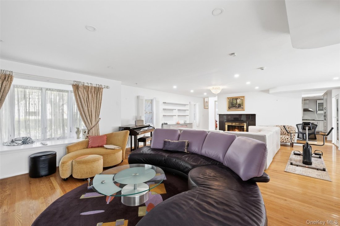 House in Great Neck, New York, United States 2 - 17501636