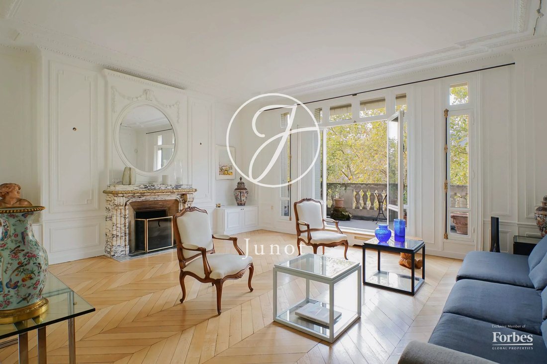 Apartment in Gros Caillou, Paris 7e Arrondissement, Paris 2 - 17325257