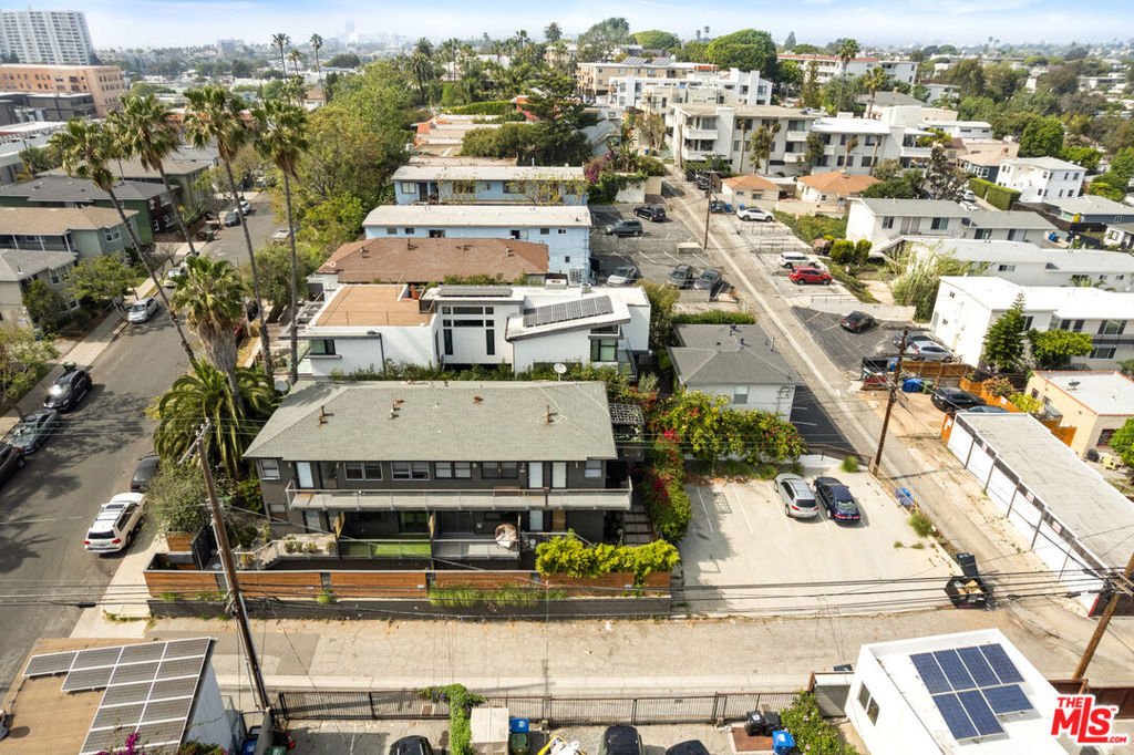 Los Angeles, California, United States 4 - 17734362