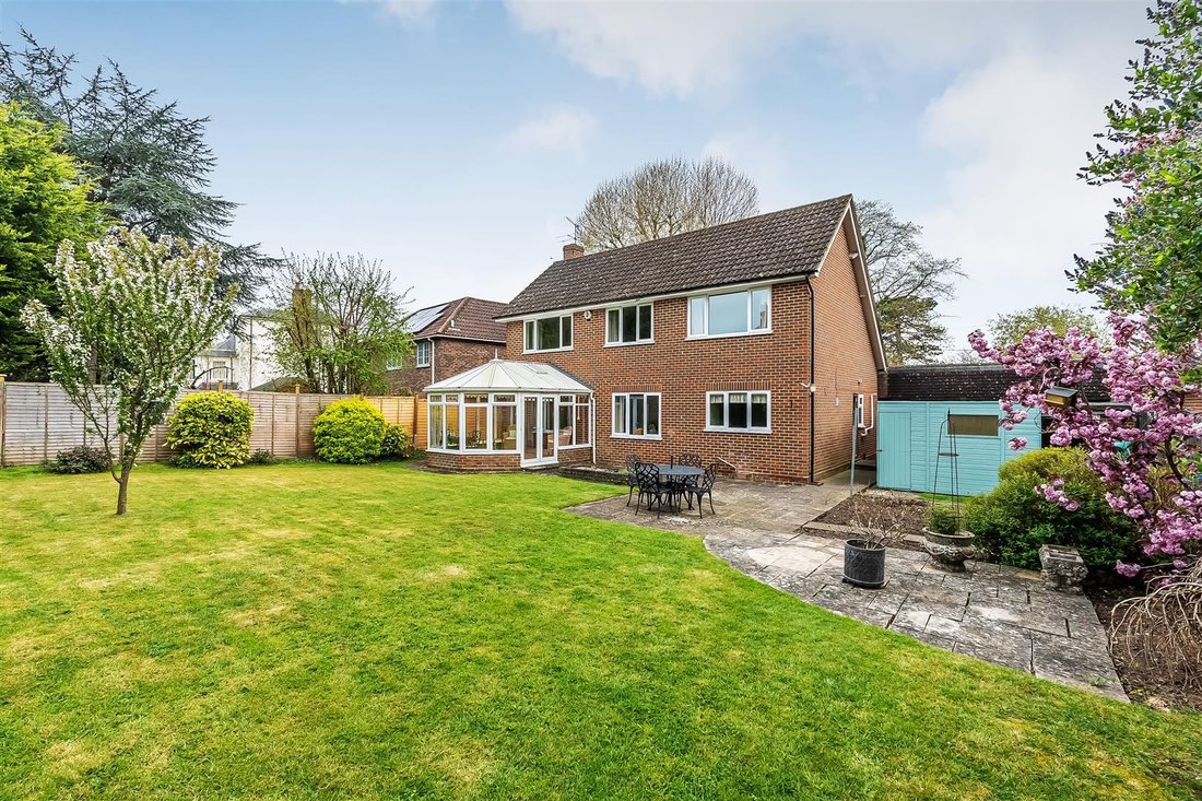 House in Surrey, England 1 - 17734551