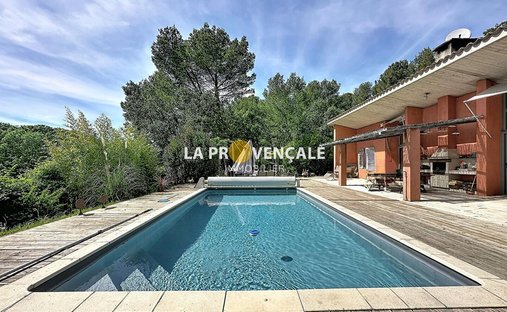 Villa in Trets, Provence-Alpes-Côte d'Azur, France 1