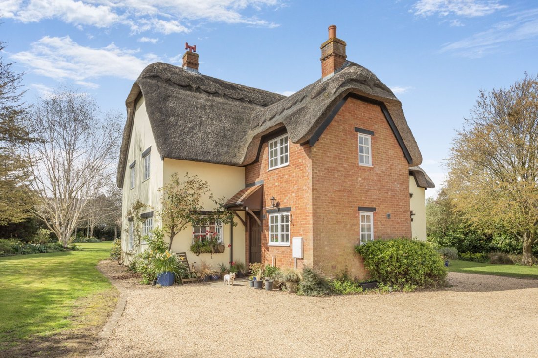 House in Aspley Guise, England 2 - 17735163