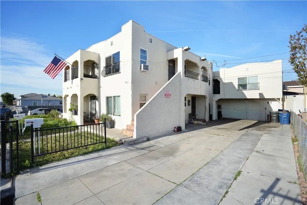 East Los Angeles, California, United States 2 - 17351952
