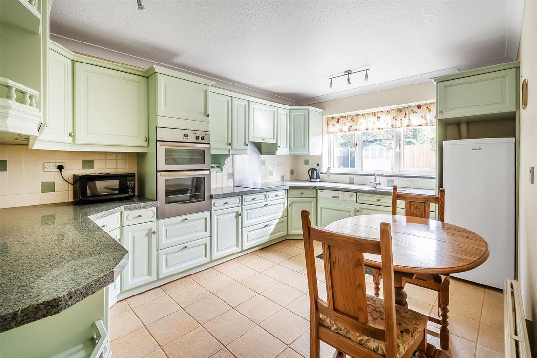 House in Surrey, England 3 - 17734551