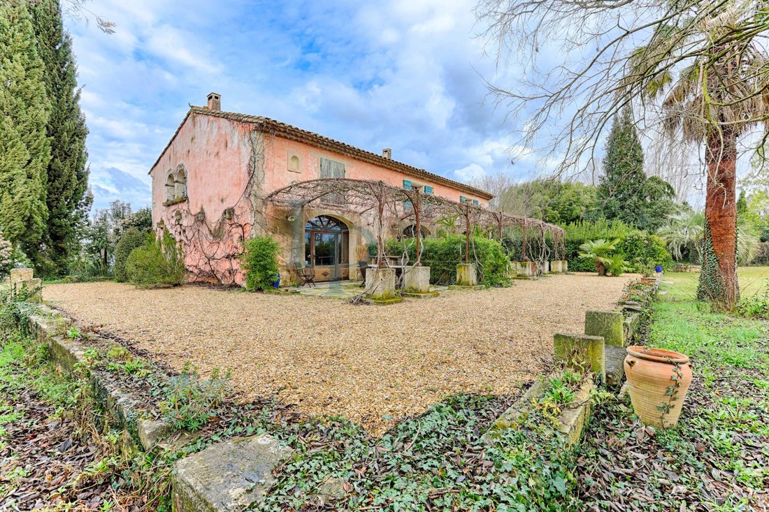 Country House in Saint-Rémy-de-Provence, Provence-Alpes-Côte d'Azur, France 3 - 17734527