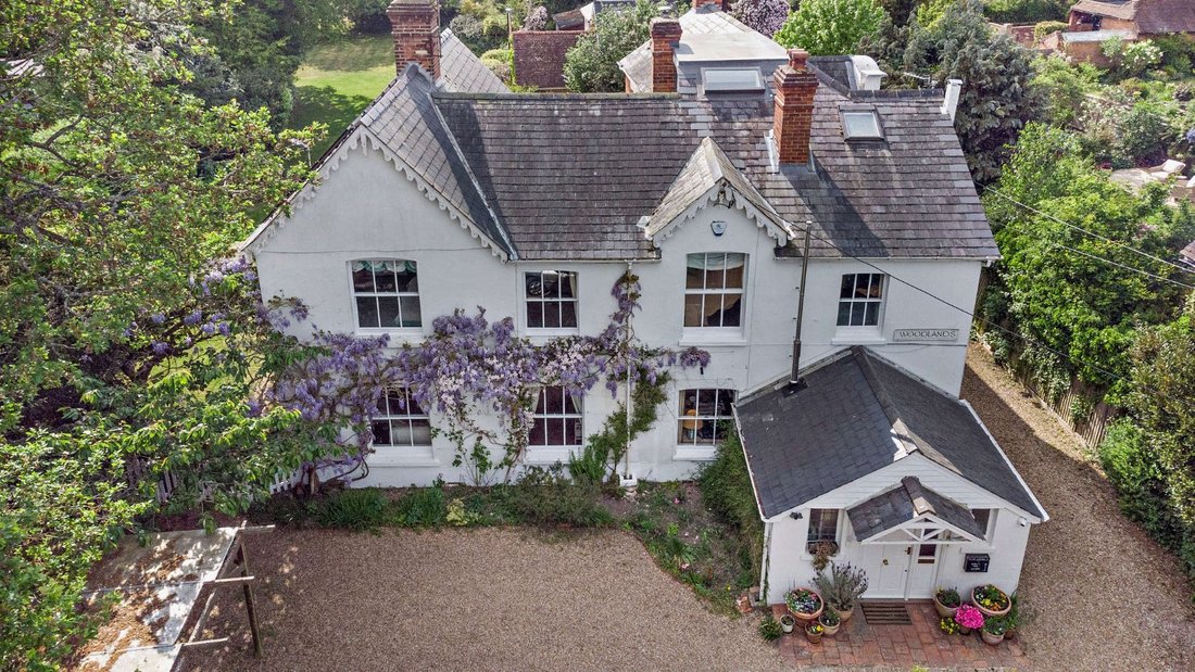 House in Hampshire, England 2 - 17735179