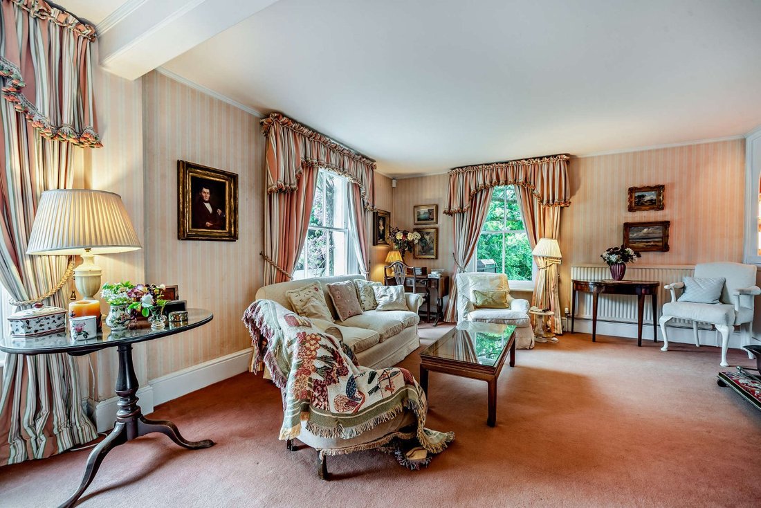 House in Hampshire, England 5 - 17735179