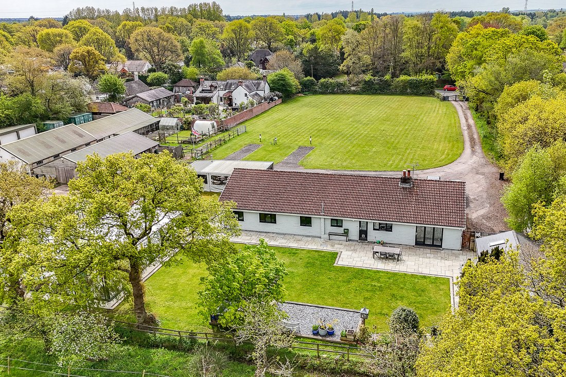 Bungalow in Ringwood, England 3 - 17484389