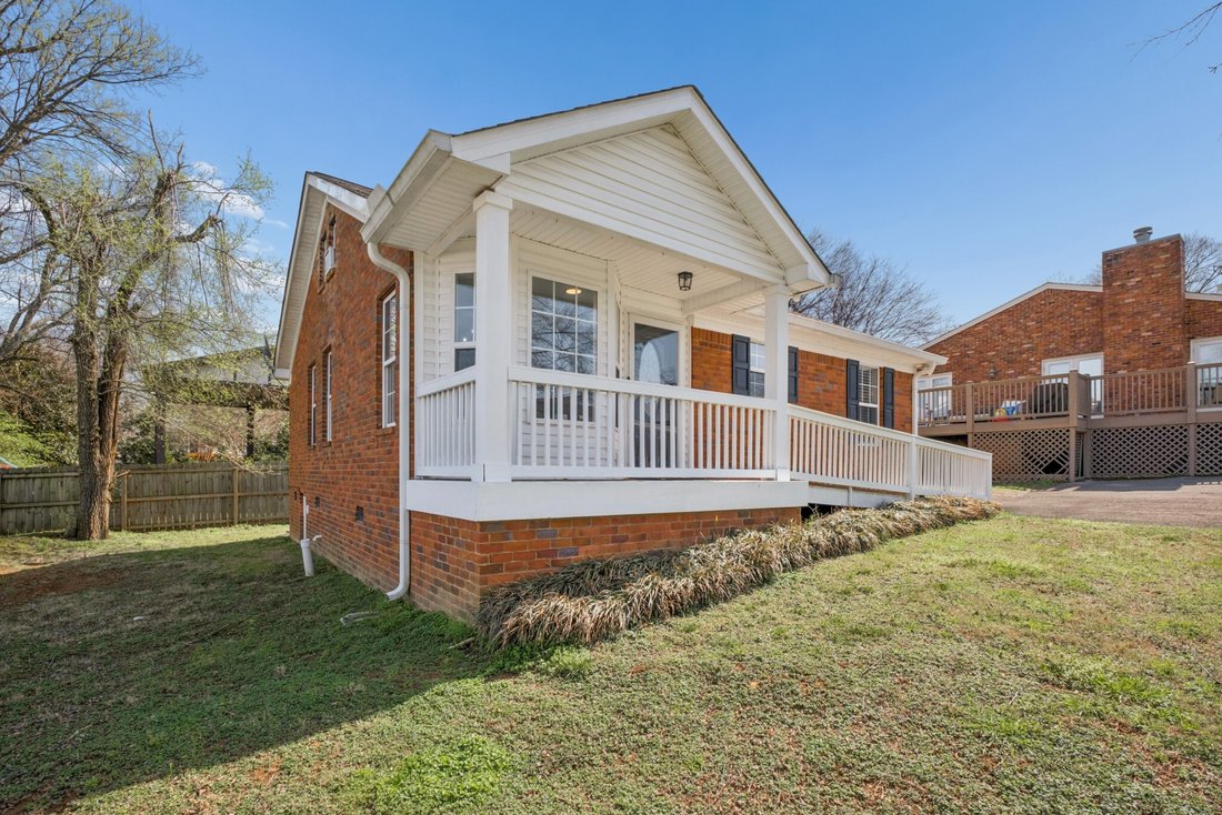 Co Op in Forest Hills, Tennessee, United States 4 - 17734591