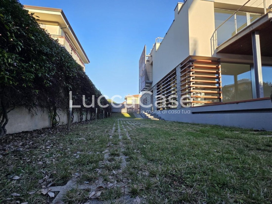 Villa in Camaiore, Tuscany, Italy 2 - 17734621