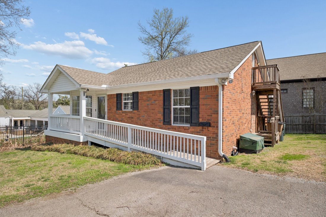 Co Op in Forest Hills, Tennessee, United States 5 - 17734591