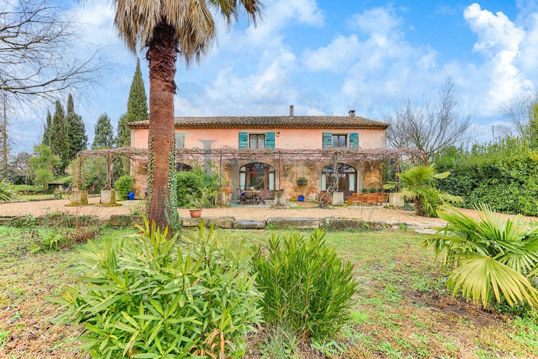 Country House in Saint-Rémy-de-Provence, Provence-Alpes-Côte d'Azur, France 1 - 17734527