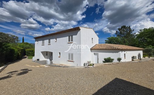 Villa in Salernes, Provence-Alpes-Côte d'Azur, France 1