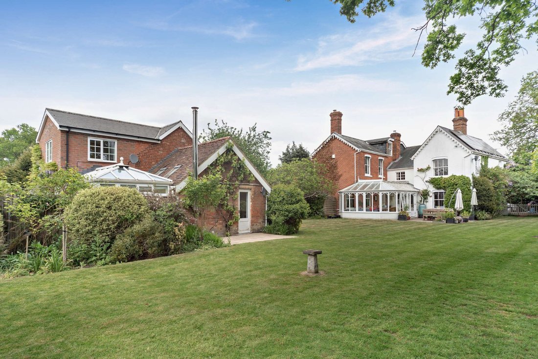 House in Hampshire, England 1 - 17735179