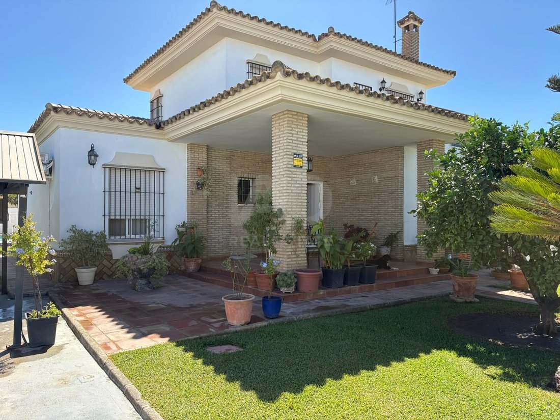 Chalet in Chiclana de la Frontera, Andalusia, Spain 1 - 16485257
