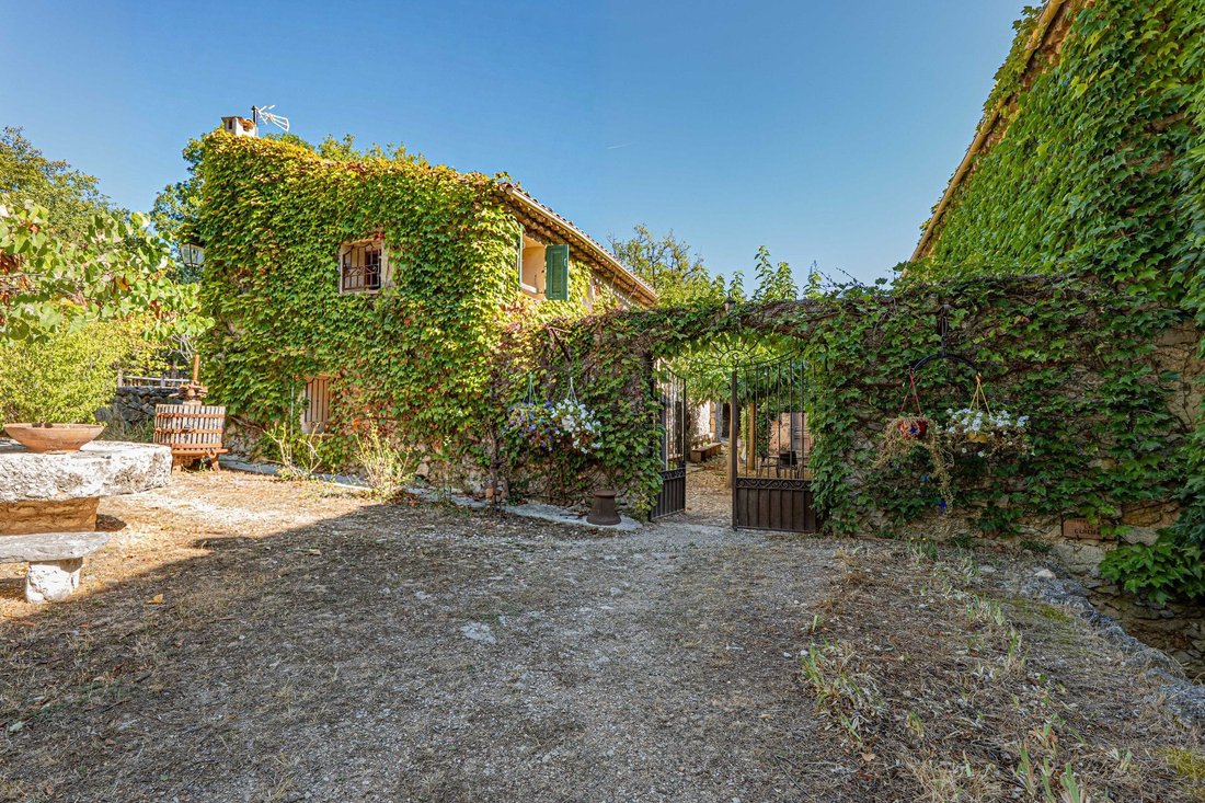 Country House in Nice, Provence-Alpes-Côte d'Azur, France 1 - 17439902