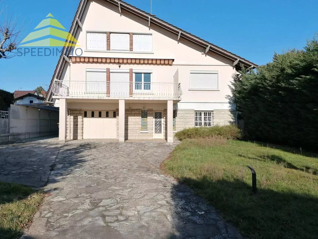 House in Mandres-les-Roses, Ile-de-France, France 1 - 17735810