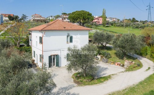 Villa a Misano Adriatico, Emilia-Romagna, Italia 1