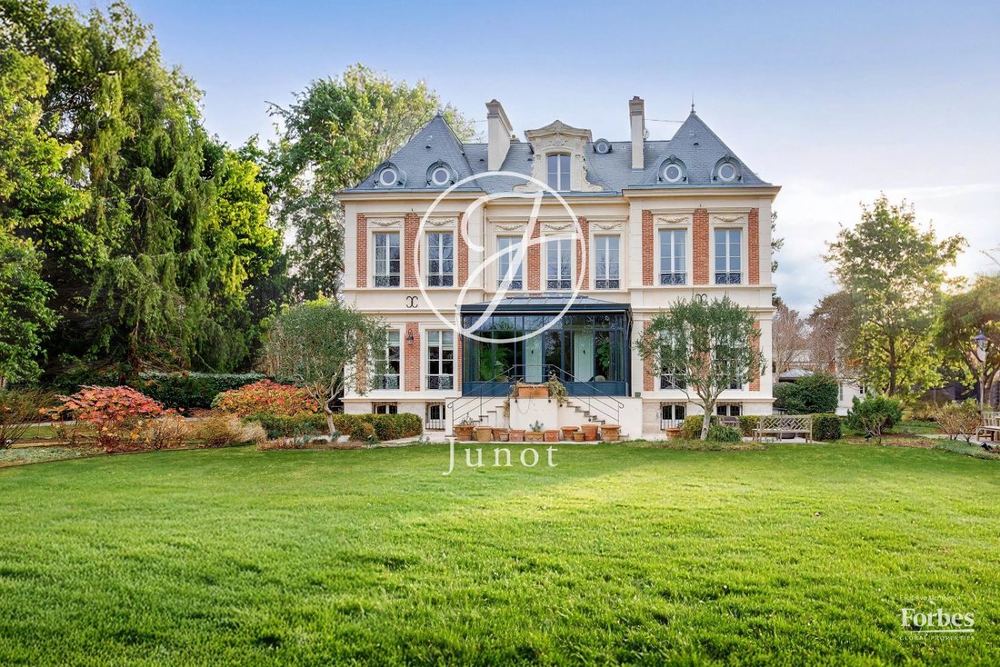 House in Chatou, Ile-de-France, France 1 - 17464358