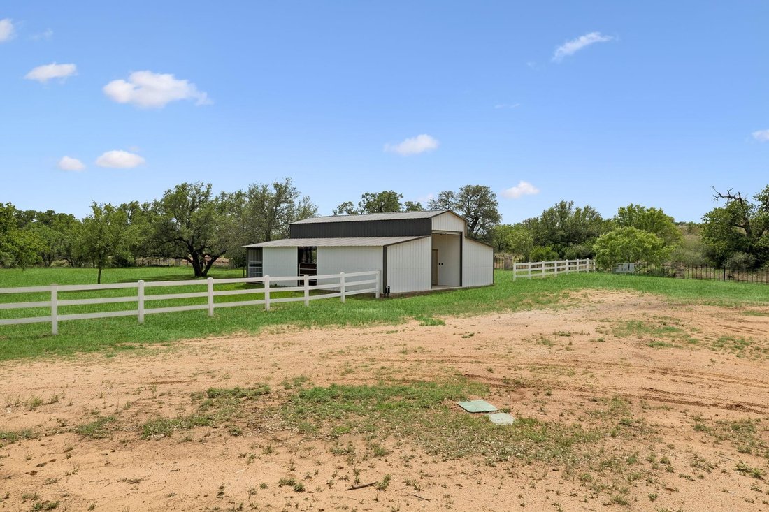 Farm Ranch in Kingsland, Texas, United States 3 - 17739092