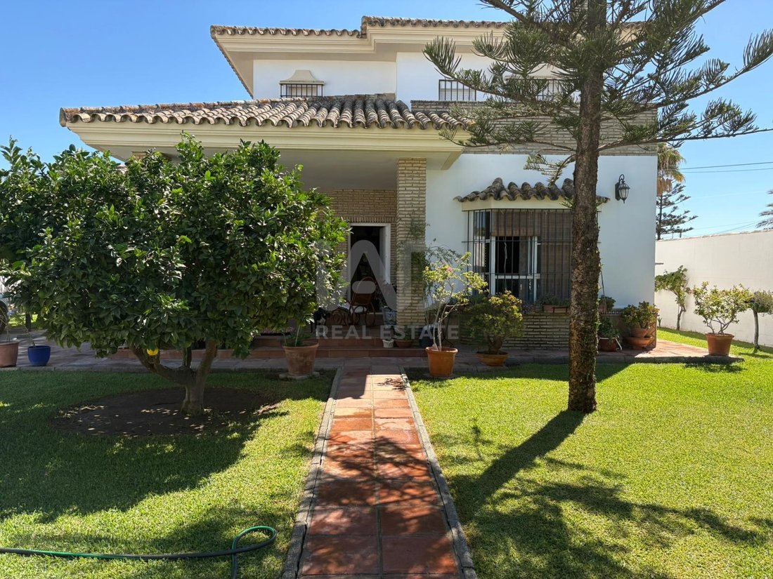 Chalet in Chiclana de la Frontera, Andalusia, Spain 3 - 16485257
