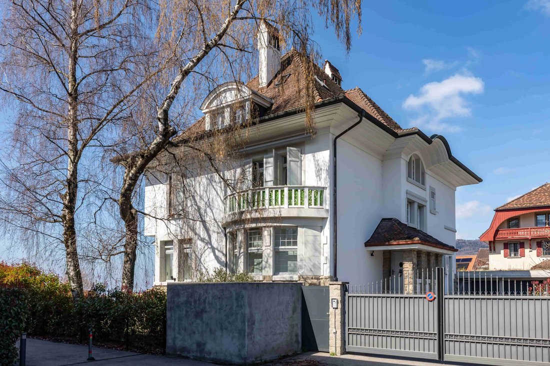 A Magnificent Home With A View Of Lake Geneva