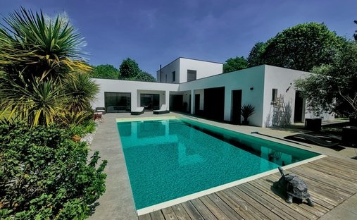 House in Narrosse, Nouvelle-Aquitaine, France 1