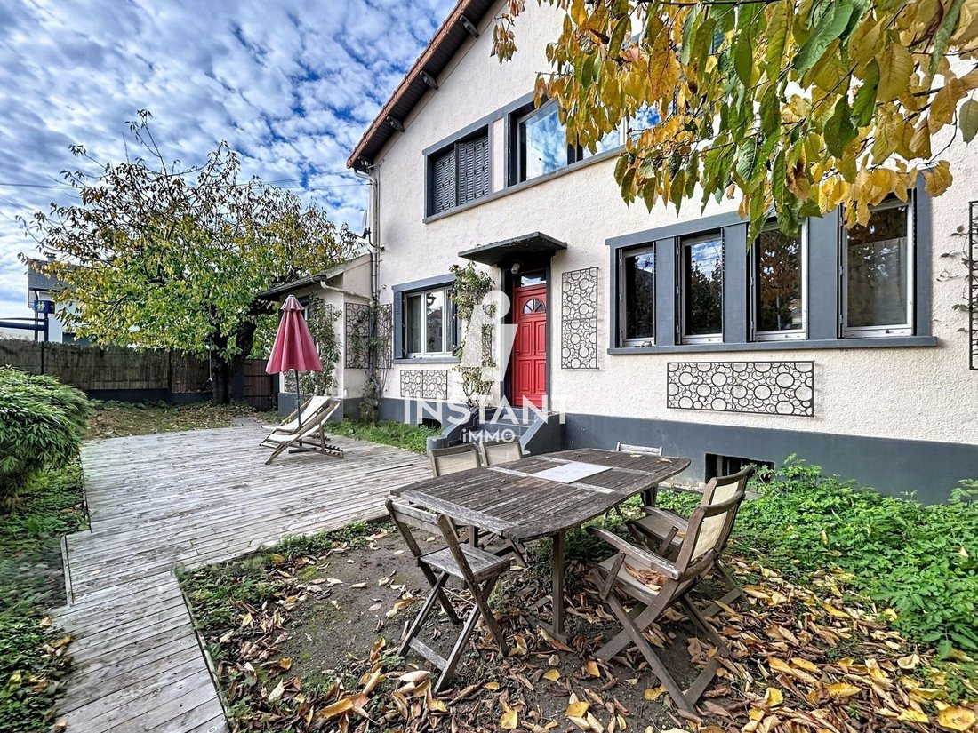 House in Creteil, Ile-de-France, France 1 - 17256689
