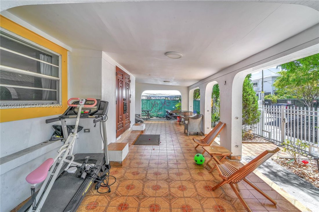 House in Miami, Florida, United States 5 - 17738098