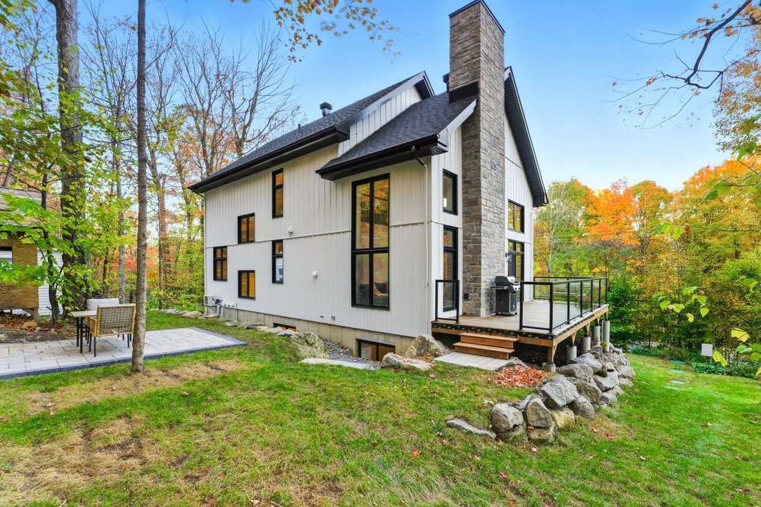 House in Bromont, Quebec, Canada 3 - 16551873
